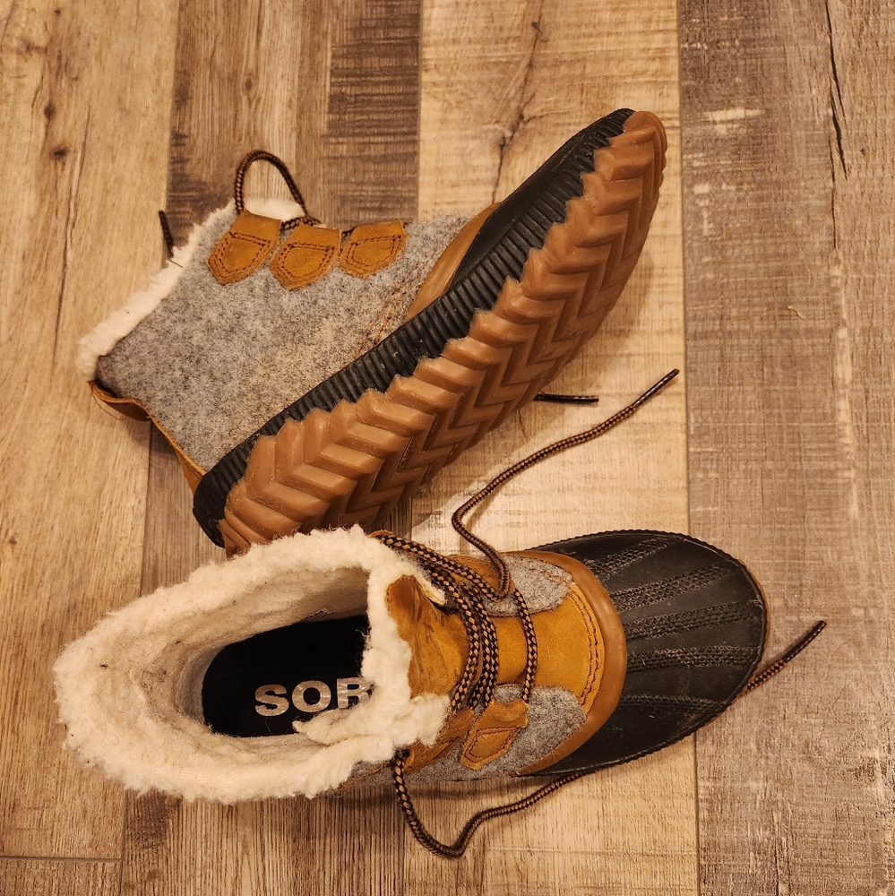Sorel Womens Classic Boot, Size 5.5